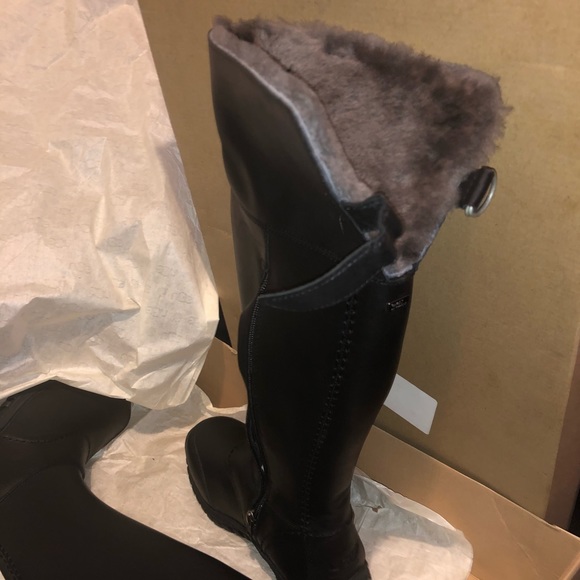 -SOLD- Brand NEW never worn Ugg Miko boots - Picture 2 of 8
